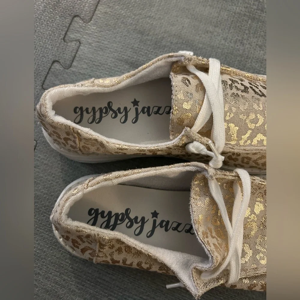 Gypsy Jazz Gold Leopard Flats. Size 8.